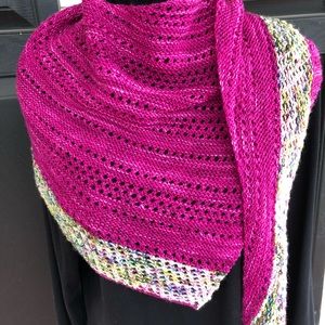 Dark pink wrap, hand knitted, merino wool.
